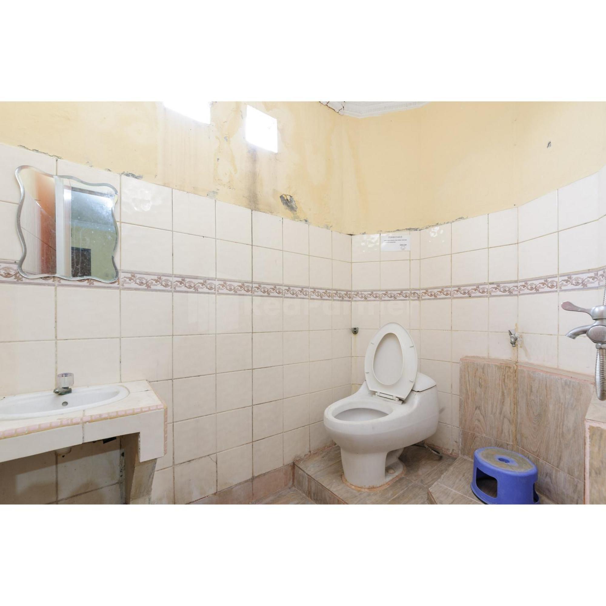 Hotel Al Hakim Syariah Redpartner Бекаси Экстерьер фото