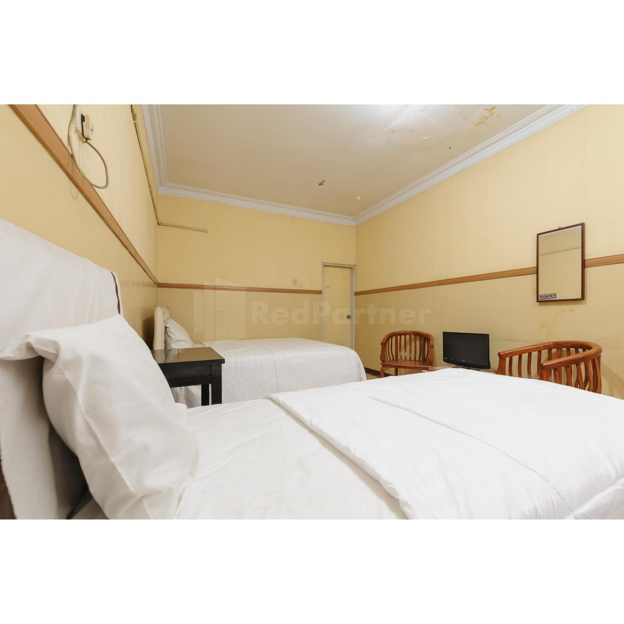 Hotel Al Hakim Syariah Redpartner Бекаси Экстерьер фото