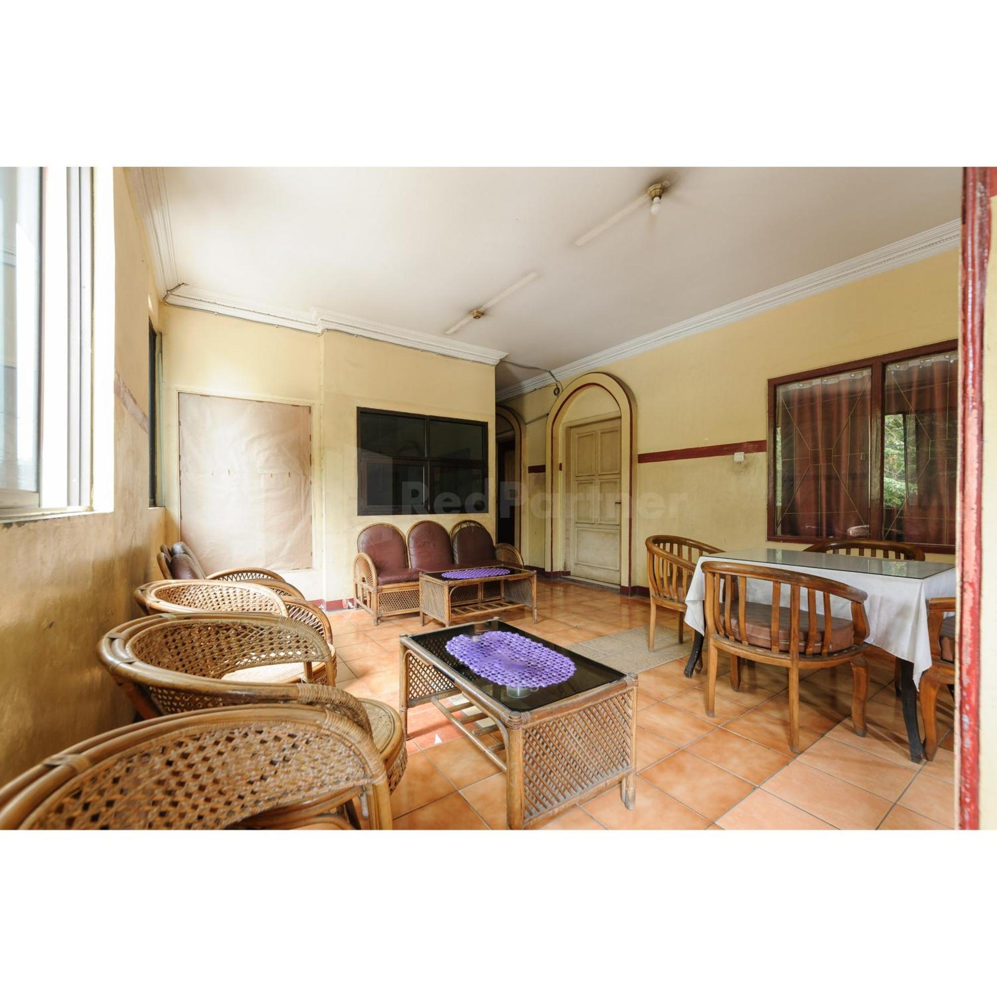 Hotel Al Hakim Syariah Redpartner Бекаси Экстерьер фото