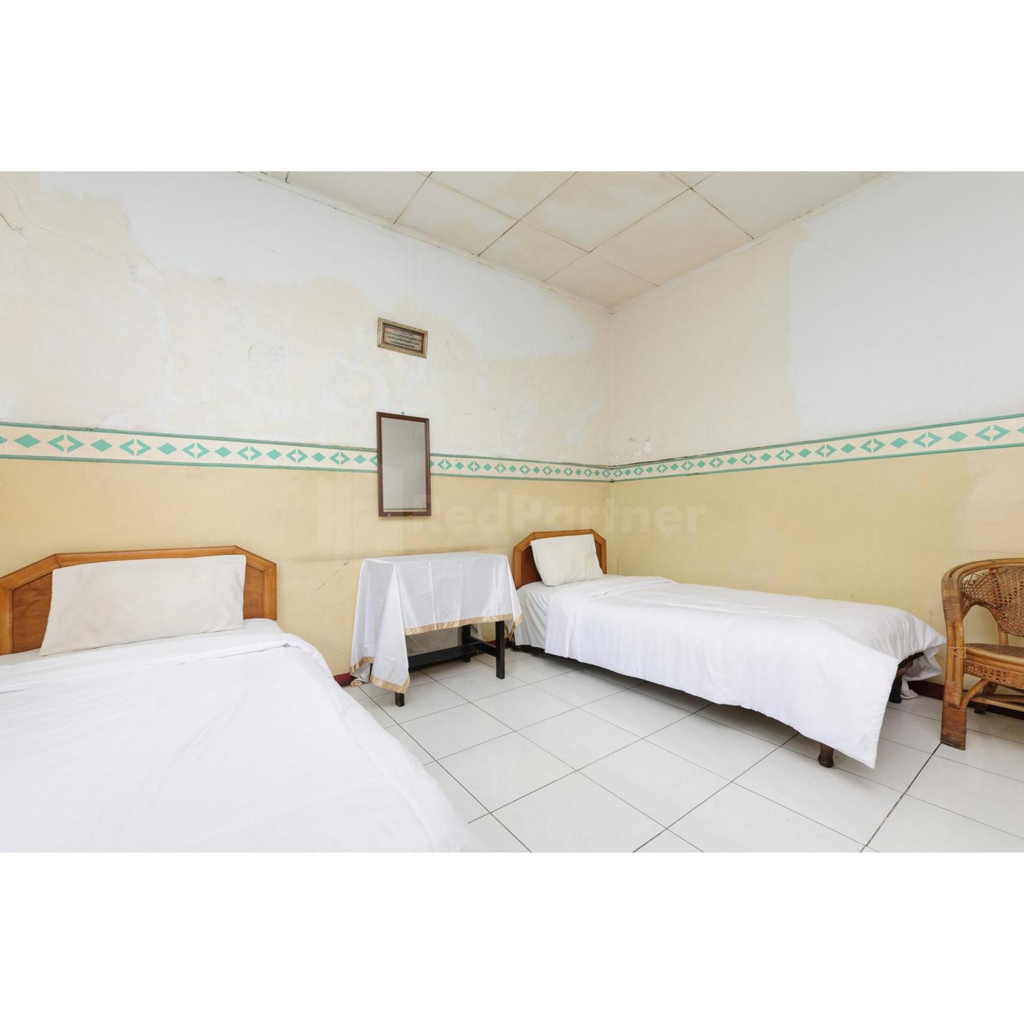 Hotel Al Hakim Syariah Redpartner Бекаси Экстерьер фото